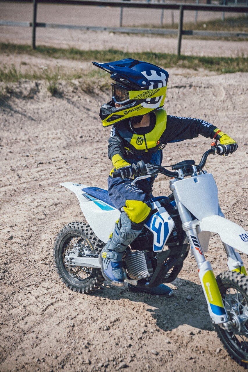 Husqvarna presenta la linea abbigliamento 2022